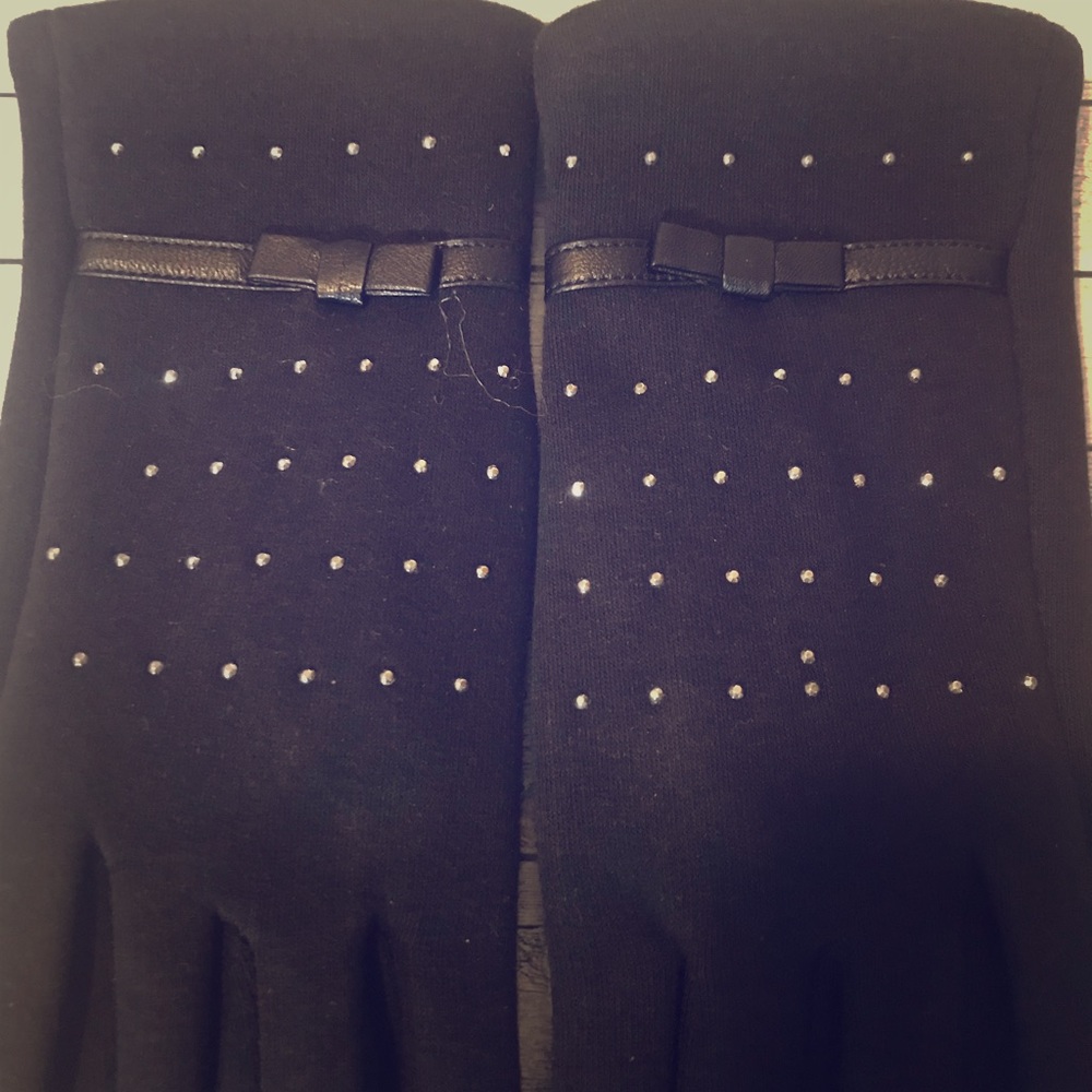 Black gloves w/ bow